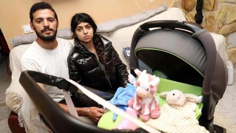 Los padres a los que quitaron la custodia recuperan a su bebé por orden del juez: «Siempre confiamos en la justicia»