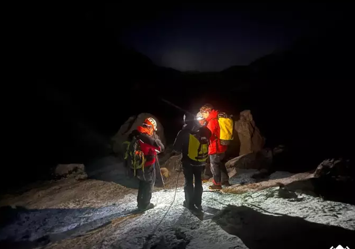 Imagen del rescate del montañero alicantino fallecido en Asturias