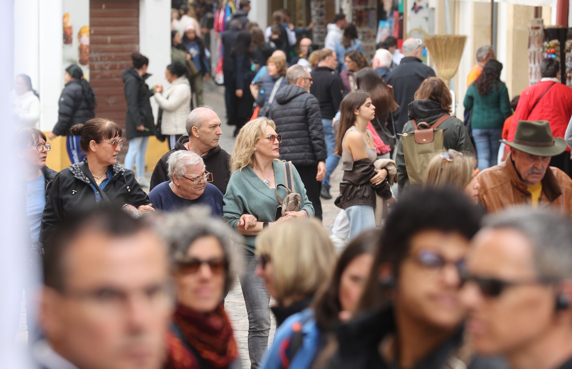 El ambiente del turismo este Jueves Santo en Córdoba, en imágenes
