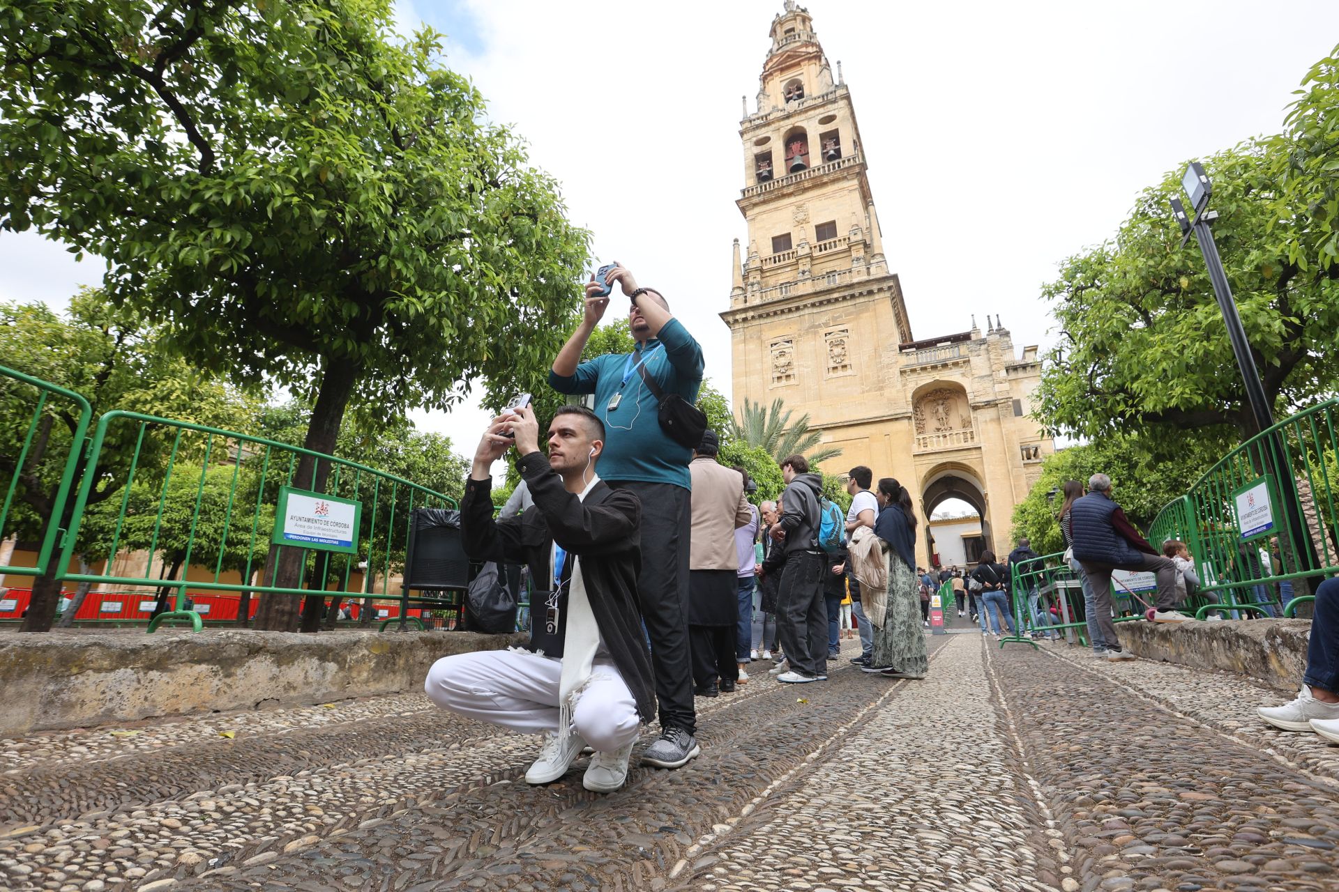 El ambiente del turismo este Jueves Santo en Córdoba, en imágenes