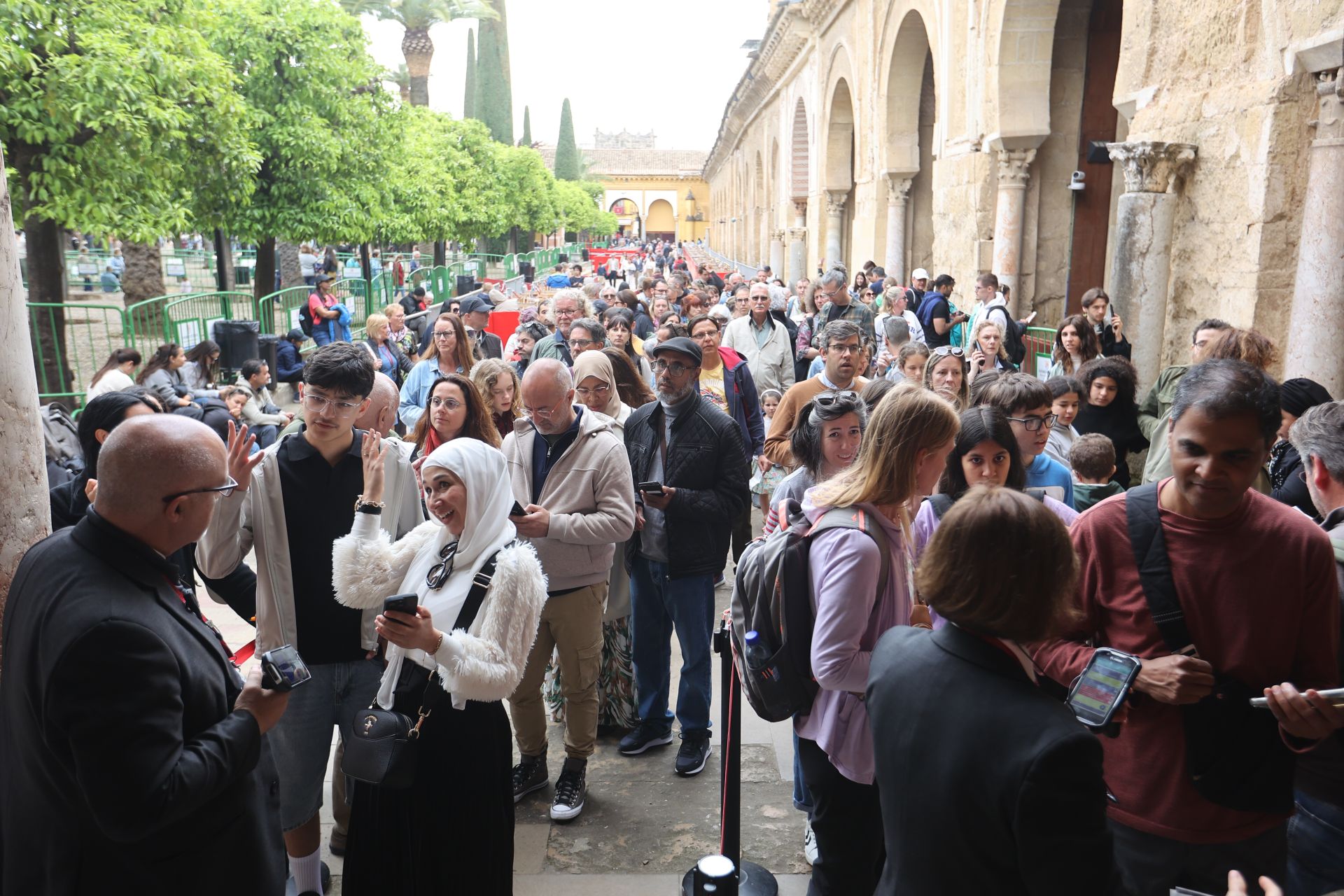 El ambiente del turismo este Jueves Santo en Córdoba, en imágenes