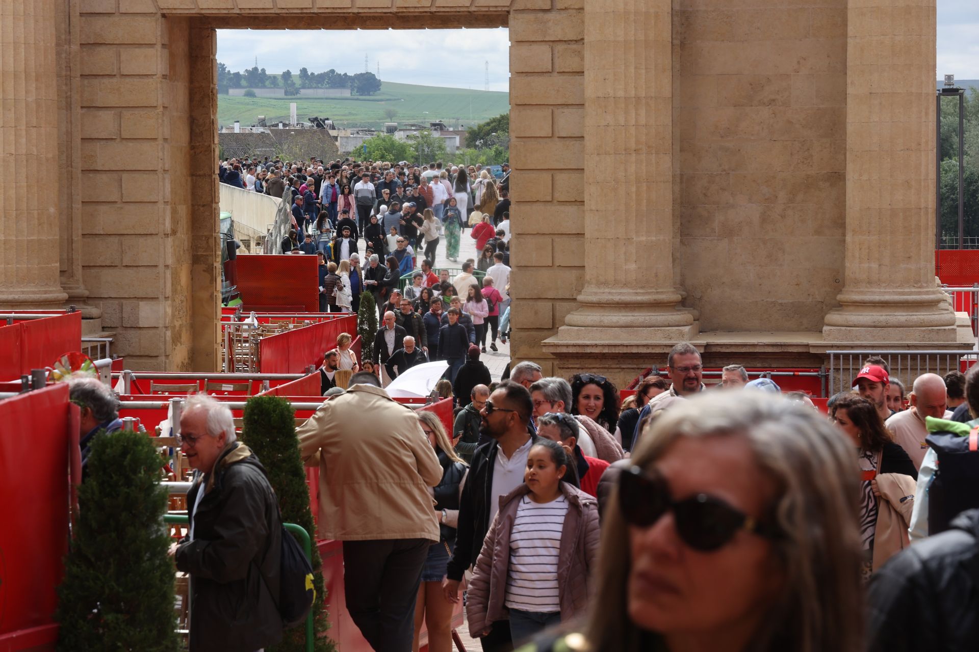 El ambiente del turismo este Jueves Santo en Córdoba, en imágenes