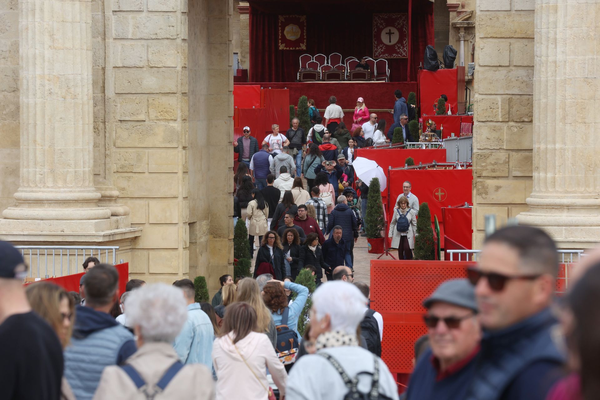El ambiente del turismo este Jueves Santo en Córdoba, en imágenes