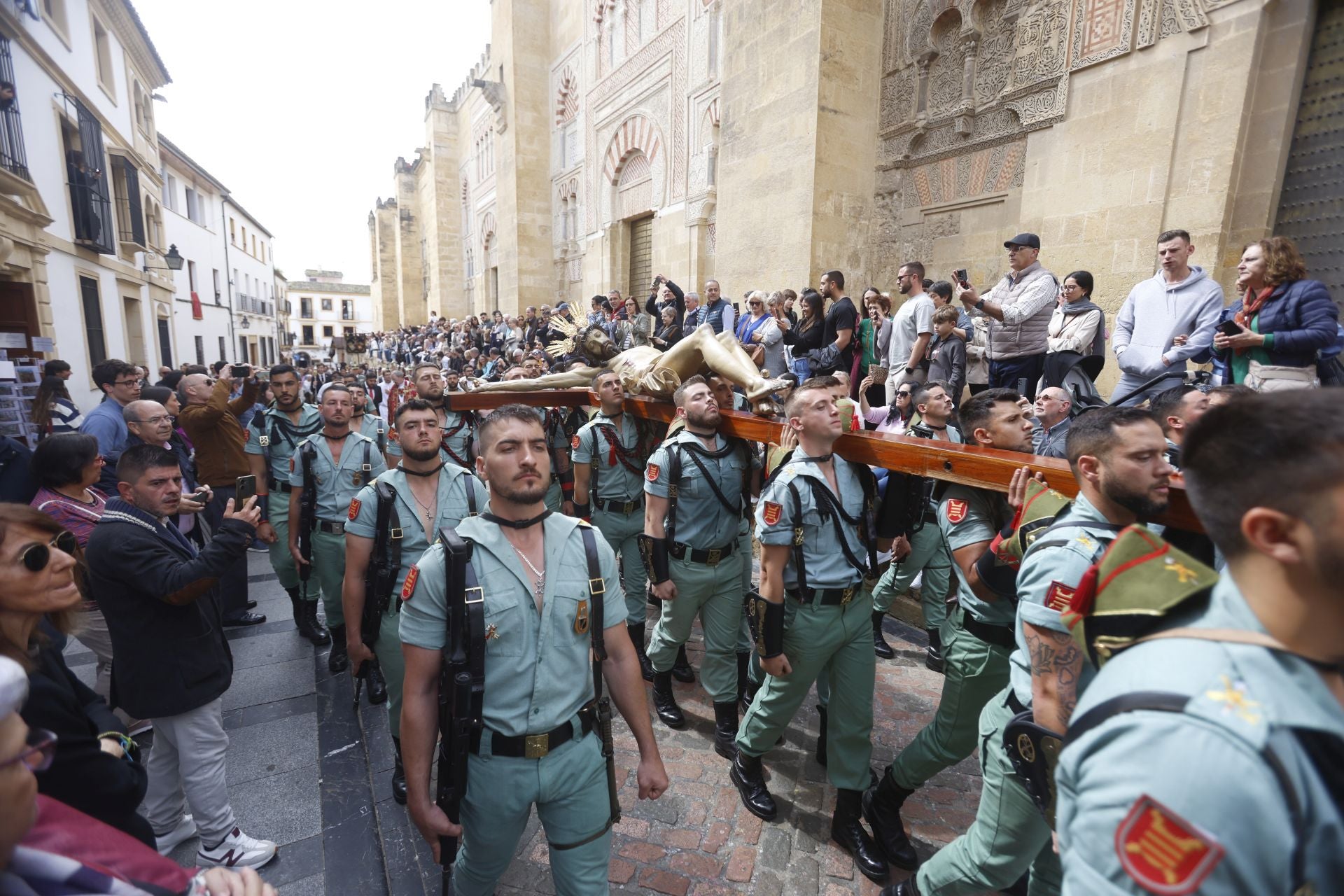 Las imágenes del vía crucis del Señor de la Caridad en Córdoba