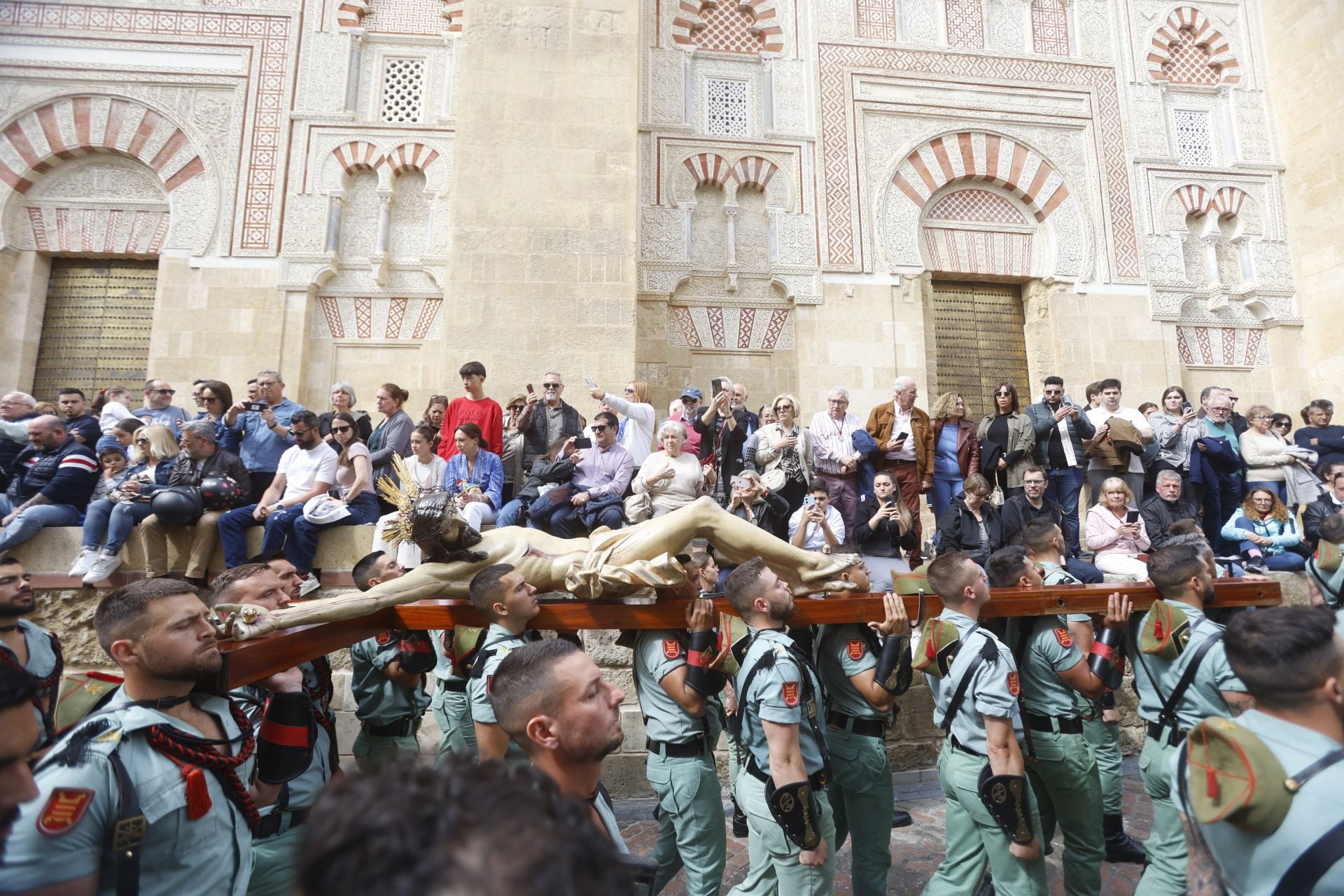 Las imágenes del vía crucis del Señor de la Caridad en Córdoba