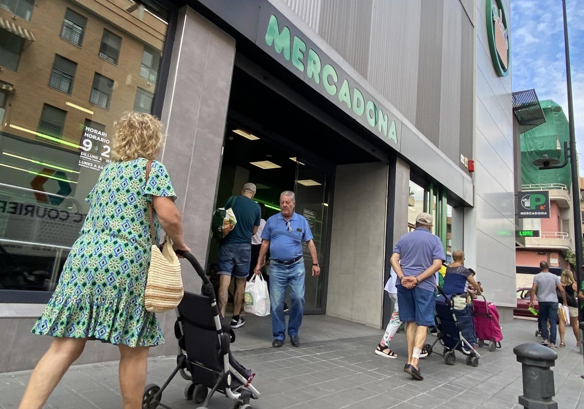 Imagen de archivo de la entrada de un supermercado de Mercadona
