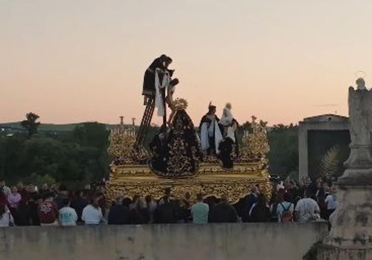 El Descendimiento a su paso por el Puente Romano