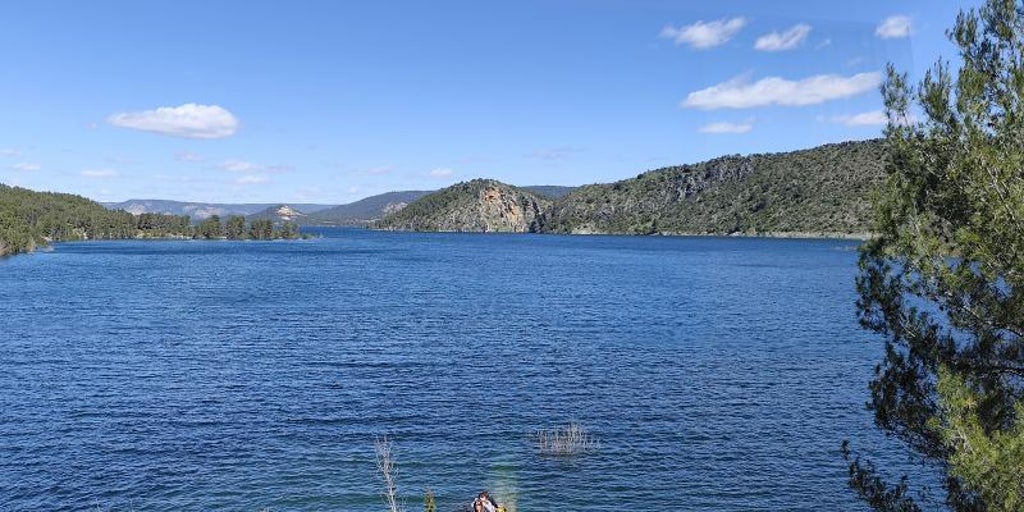 Conectan embalses del trasvase Tajo-Segura y se disimula el lleno