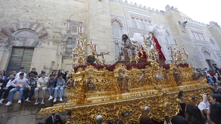La Merced y la Estrella pintan de alegría y barrio el inesperado Sábado Santo de Córdoba