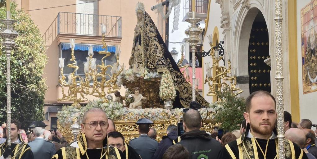 Cabra bulle de gloria y emoción con el paso de la Soledad