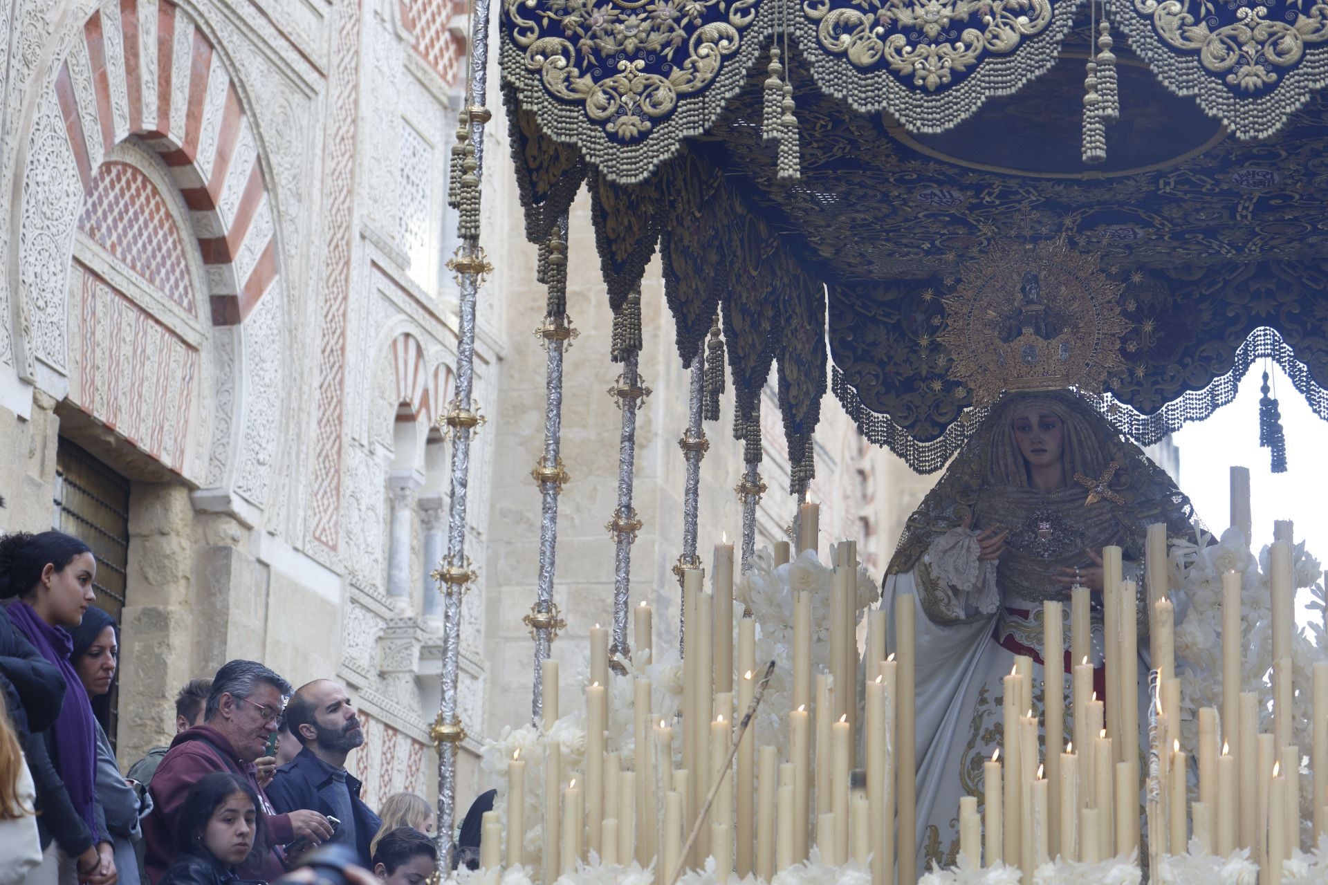 Las imágenes del regreso de la Merced el Sábado Santo de Córdoba, en imágenes