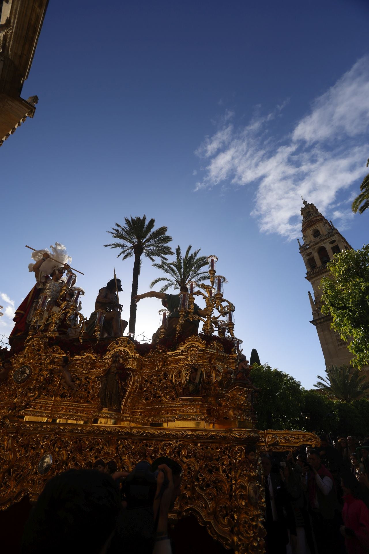 Las imágenes del regreso de la Merced el Sábado Santo de Córdoba, en imágenes