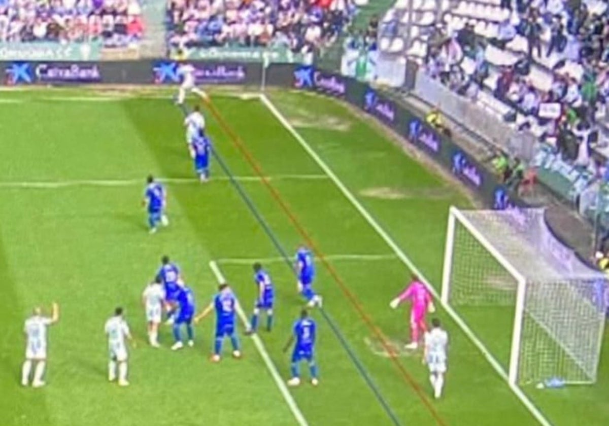 Las líneas del fuera de juego que trazó el VAR tras la acción