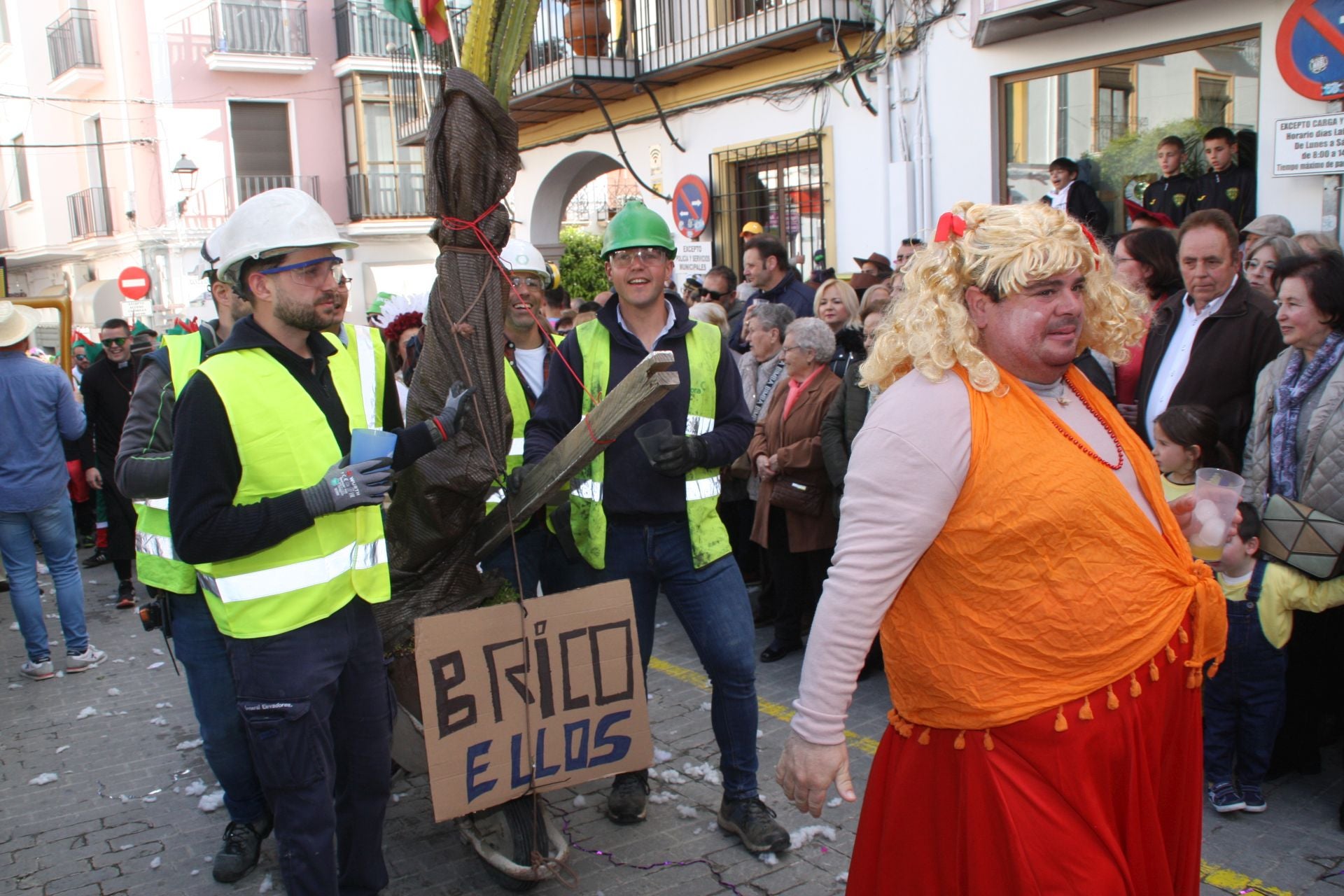 La colorida Pascua de los Moraos de Carcabuey, en imágenes