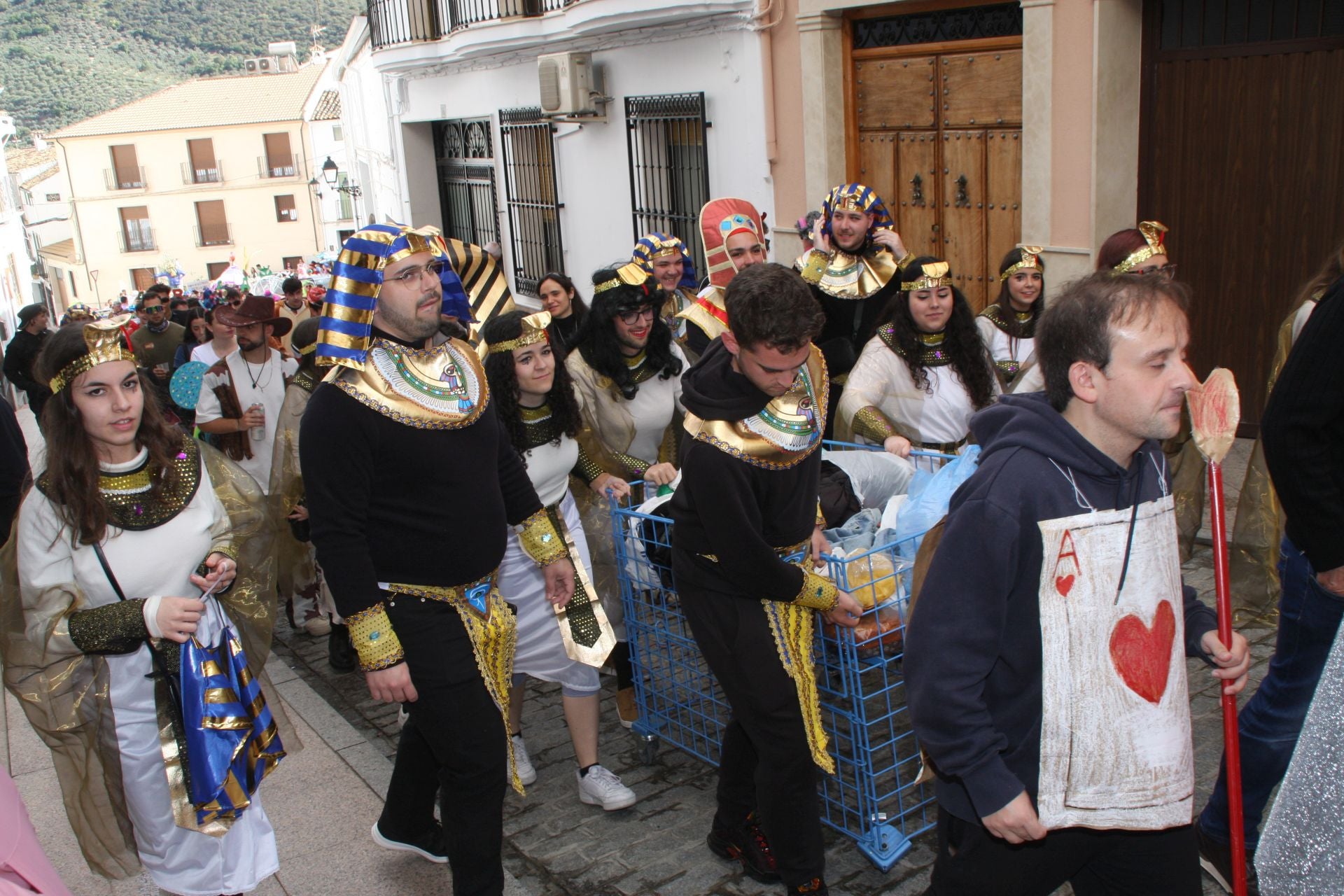 La colorida Pascua de los Moraos de Carcabuey, en imágenes