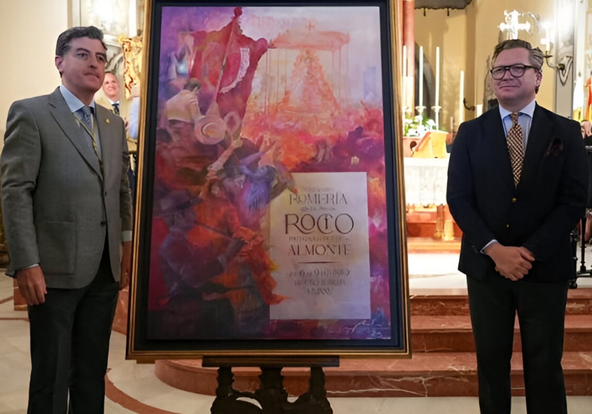 El presidente de la hermandad de Matriz de Almonte, Santiago Padilla, y el autor, Juan Miguel Martín Mena, con el cartel