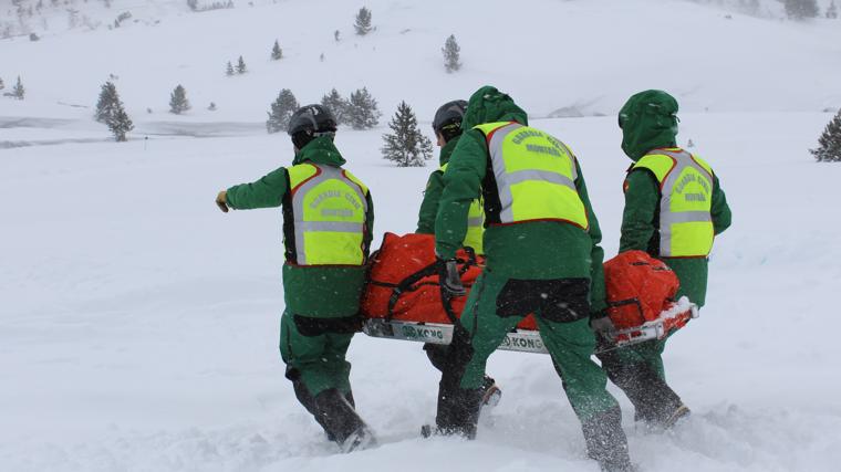 Traslado de un herido en el Pirineo