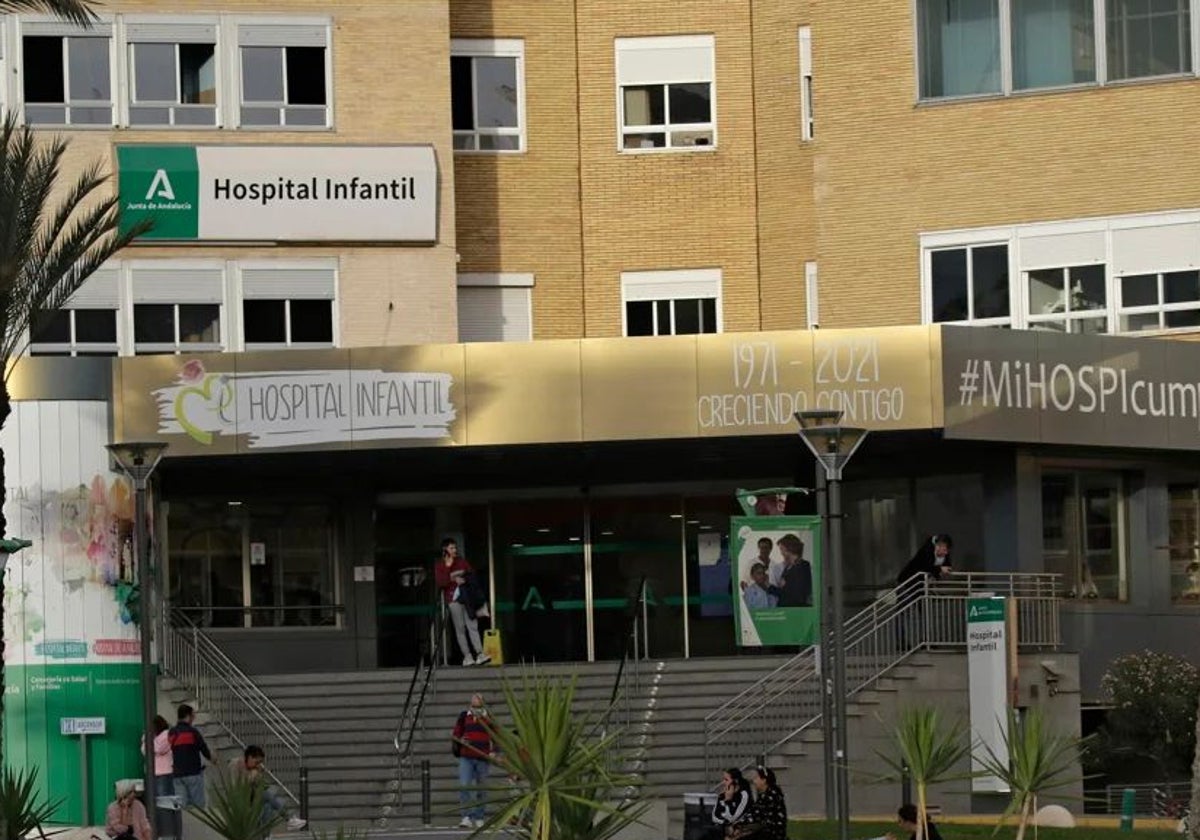 Entrada de las urgencias infantiles del Hospital Virgen del Rocío (Sevilla)