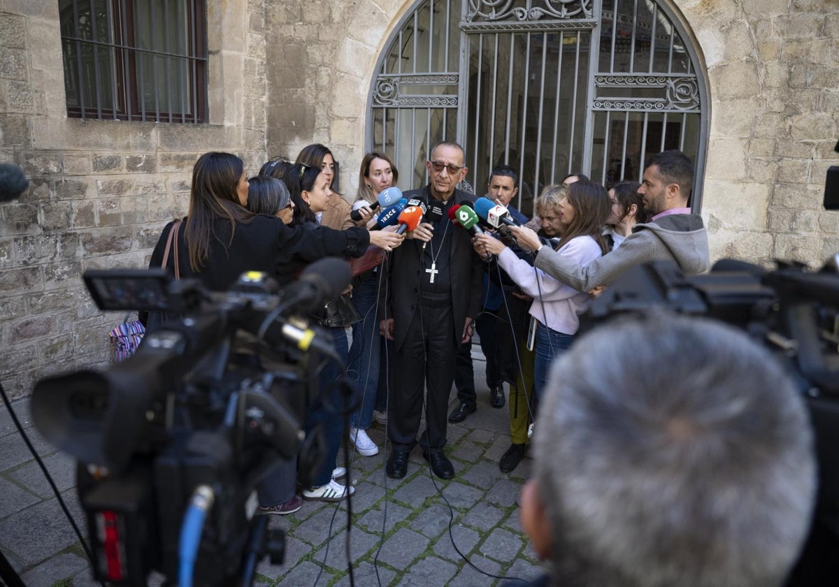 Omella, durante la atención a los medios