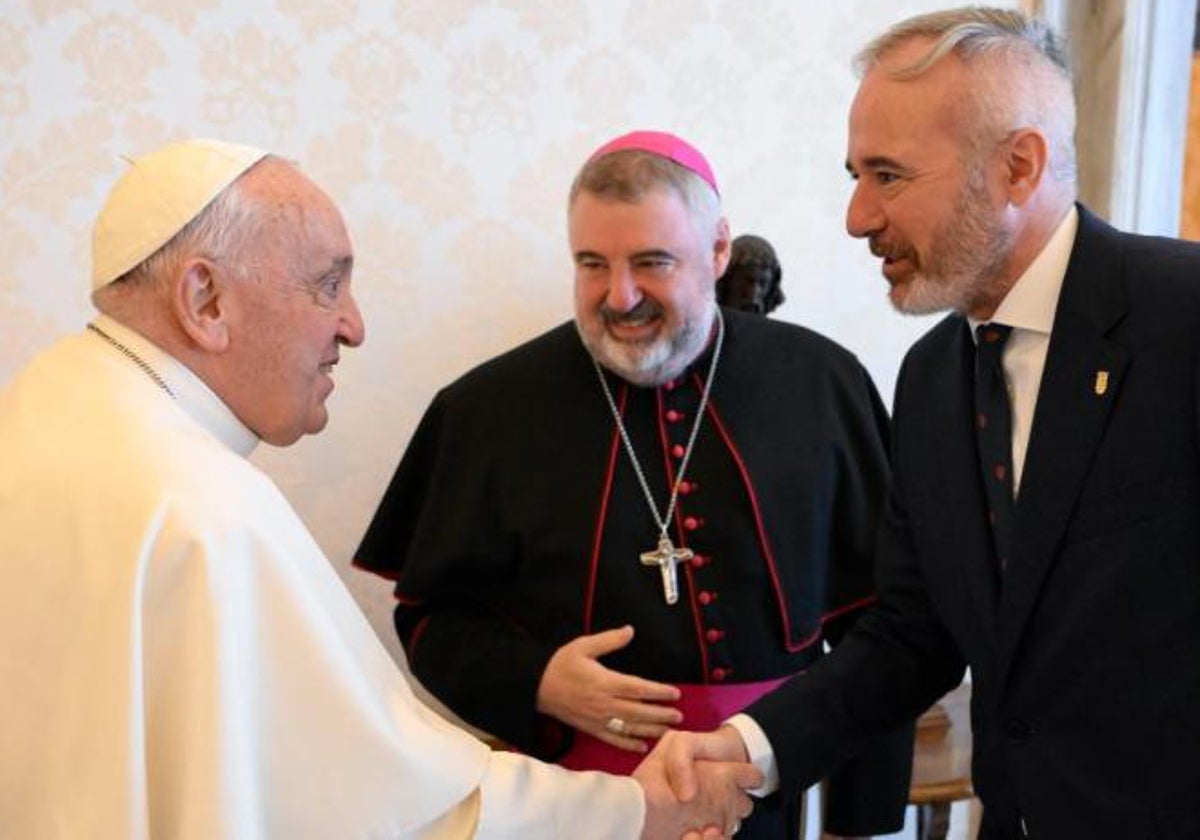 19 de agosto de 2024: el Papa Francisco recibió en audiencia al presidente de Aragón y la alcaldesa de Zaragoza en presencia de monseñor Escribamos