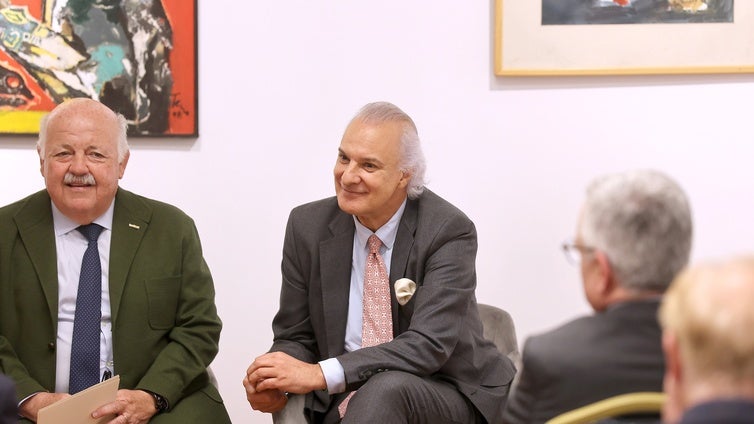 Manuel de la Peña  médico y autor de la 'Guía para vivir más de 120 años': «Tenemos la mejor Seguridad Social del mundo»