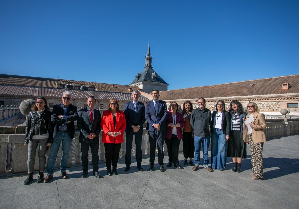 Amador Pastor, Álvaro Gutiérrez y la directora de la Biblioteca de Castilla-La Mancha tras la firma del Manifiesto
