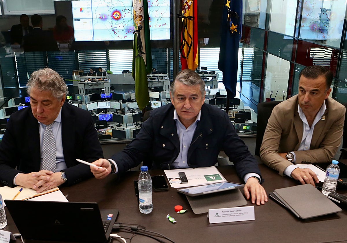 Antonio Sanz, en el centro, durante la presentación del Plan Romero 2025