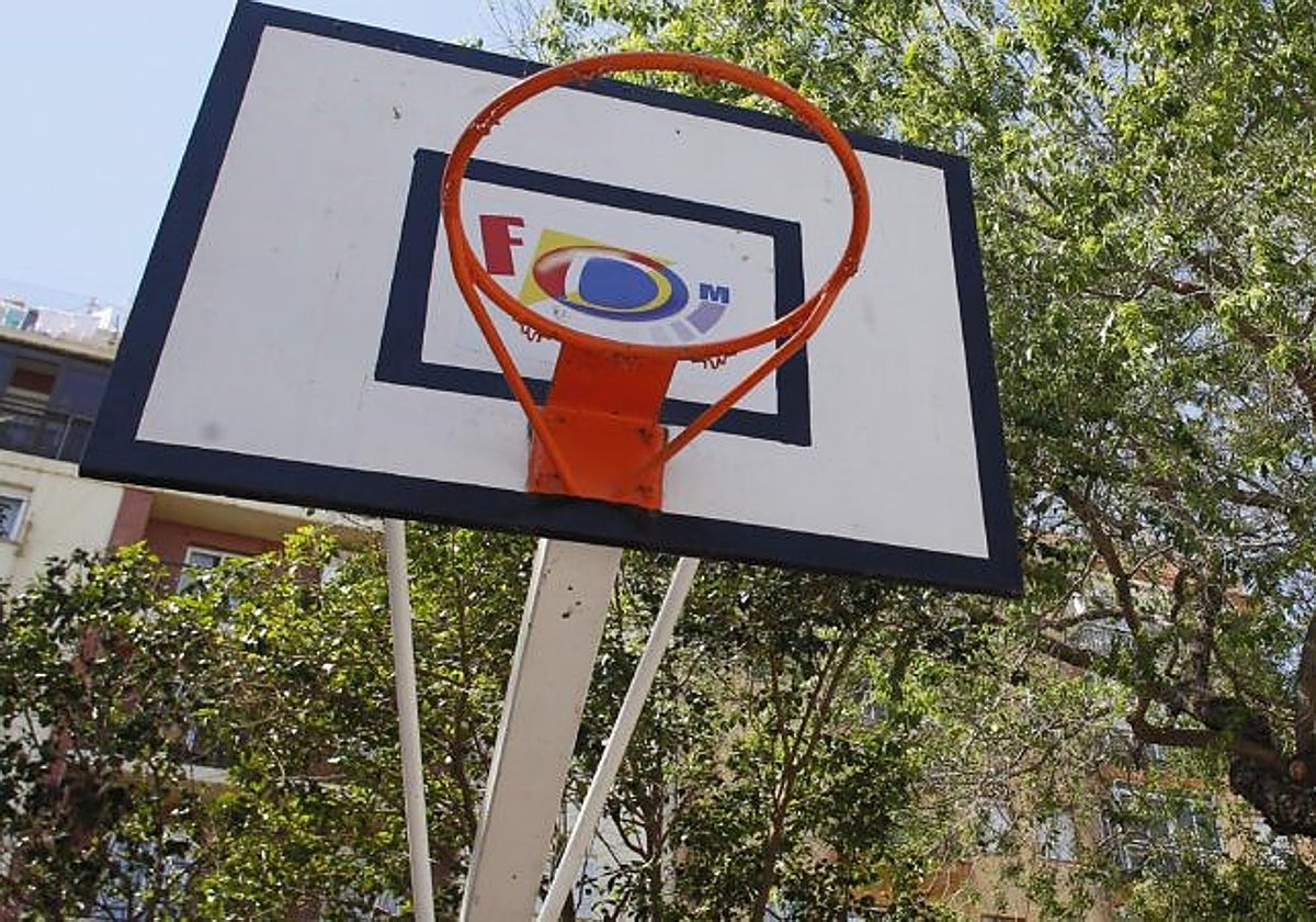 Imagen de archivo de una canasta de baloncesto