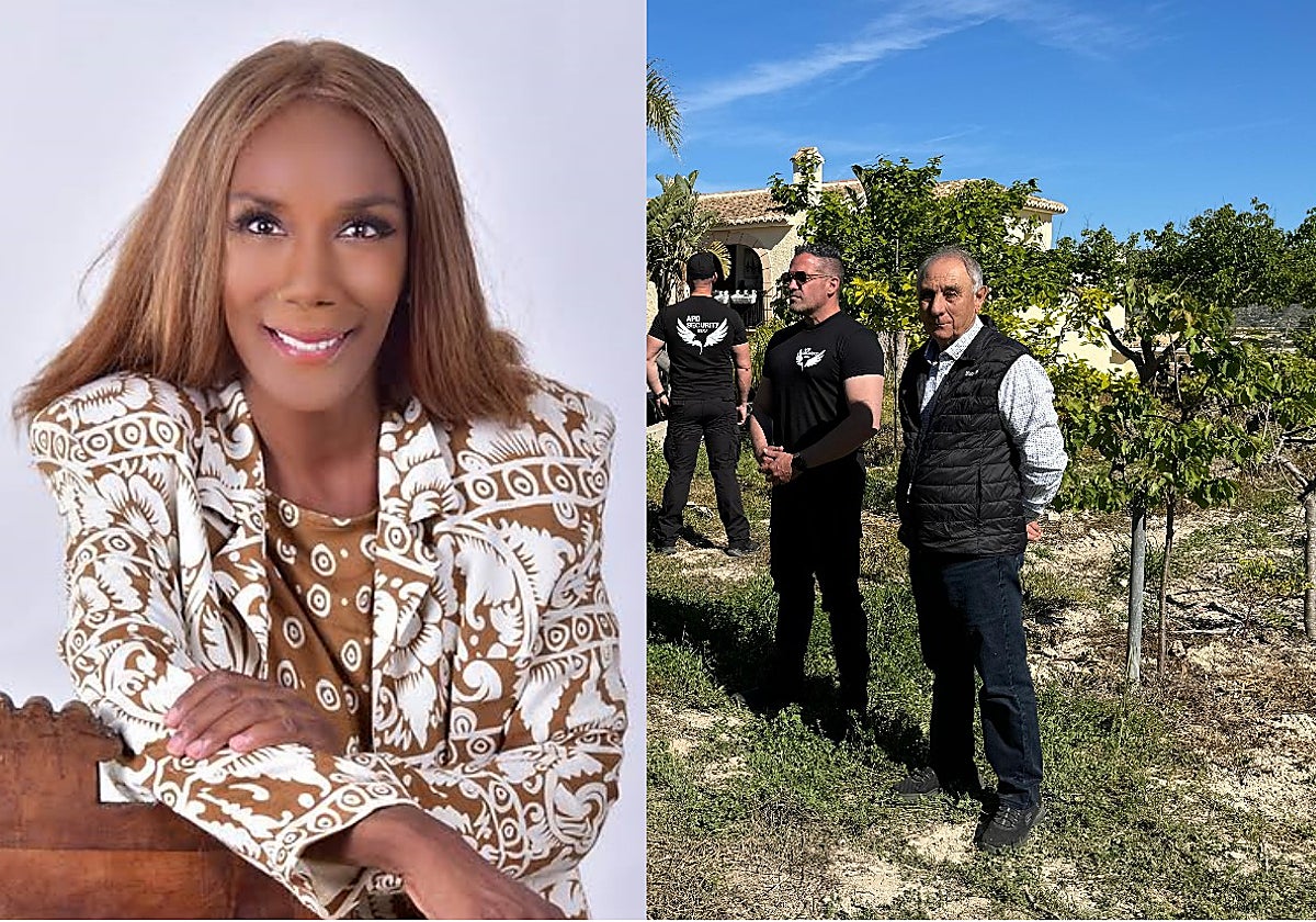 Ariel Rosita Kink, en la imagen de su web, y personal de la empresa de desokupación APD Security Iberia junto al chalé en Teulada (Alicante)