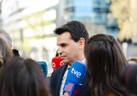La abogada del novio de Ayuso atribuye el «defraudador confeso» de Montero a un argumentario de Moncloa que se filtró a la prensa