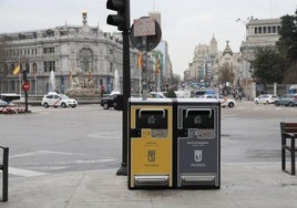 Las nuevas papeleras de Madrid estarán más equipadas y contarán con sensores antivandalismo y de llenado