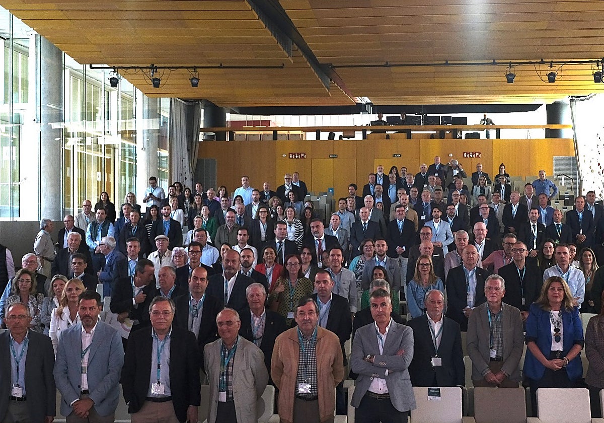 Más de 300 empresarios han asistido a la presentación del análisis del AVE en Almería