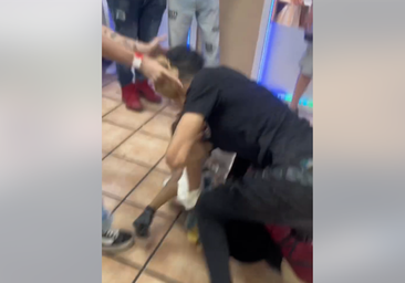 Un concejal de un municipio de Murcia denuncia una agresión homófoba en un establecimiento de comida: «Te voy a matar»