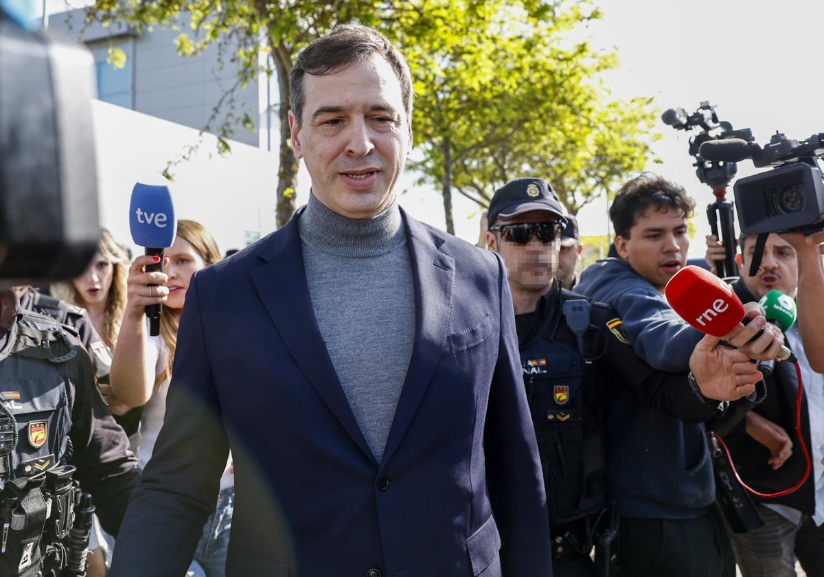El hermano de Pedro Sánchez ha su salida de los juzgados de Badajoz