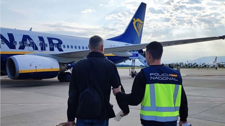 La Policía expulsa de España a 24 multirreincidentes de alta peligrosidad
