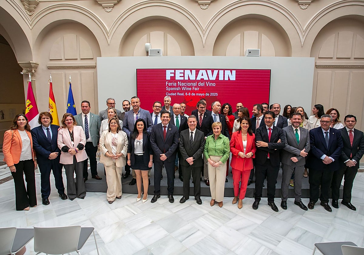 Foto de familia tras la presentación de Fenavin