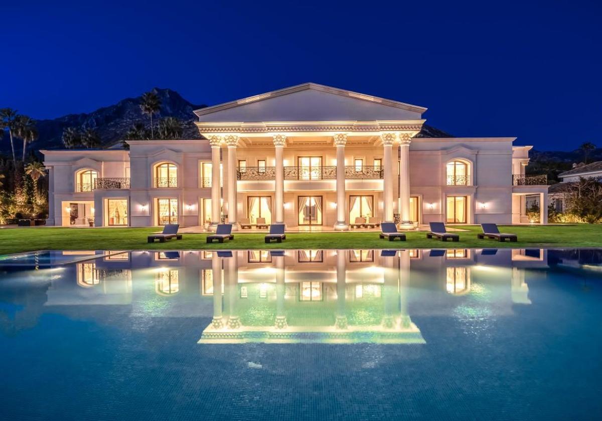Fachada trasera de la lujosa mansión de Marbella
