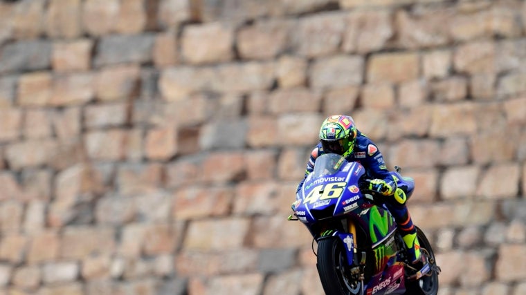 Valentino Rossi, en 2017 y en el espectacular e icónico muro del trazado alcañizano