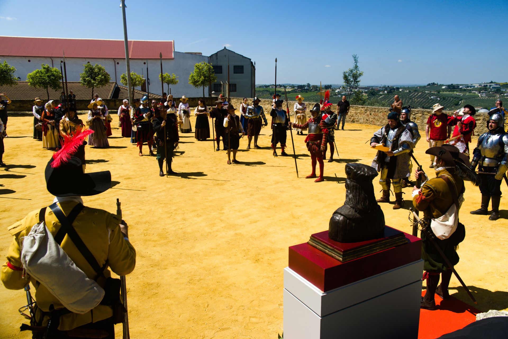 El espectacular desfile del Tercio de Olivares por las calles de Montilla, en imágenes
