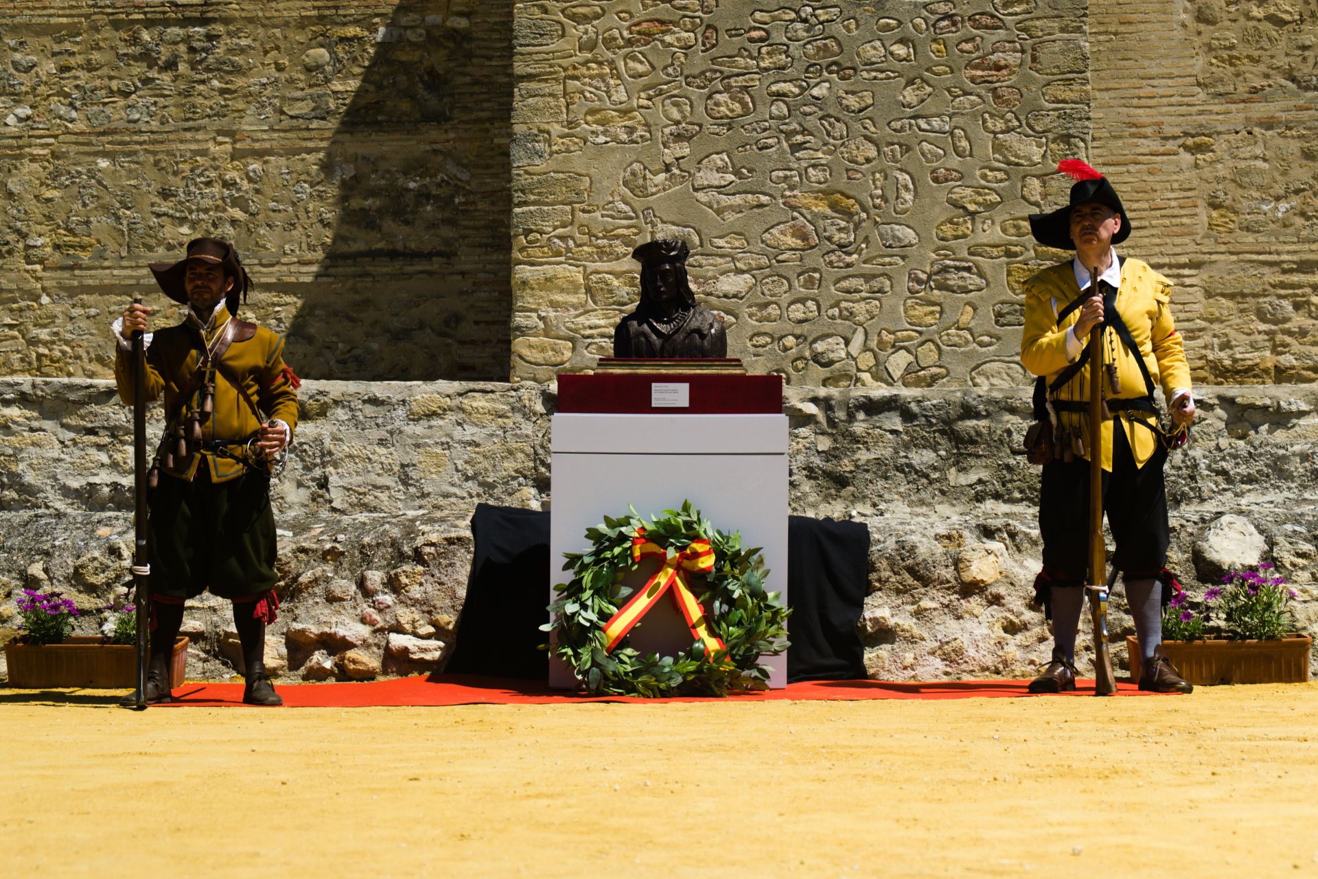 El espectacular desfile del Tercio de Olivares por las calles de Montilla, en imágenes