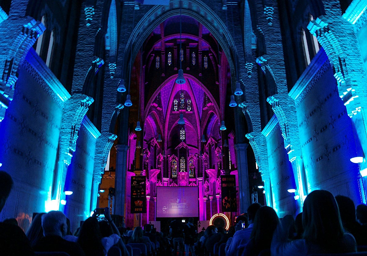 El aula magna de la Universidad Abat Oliba CEU acoge la gala de los únicos premios en Comunicación en los que son los alumnos los que reconocen a los mejores profesionales