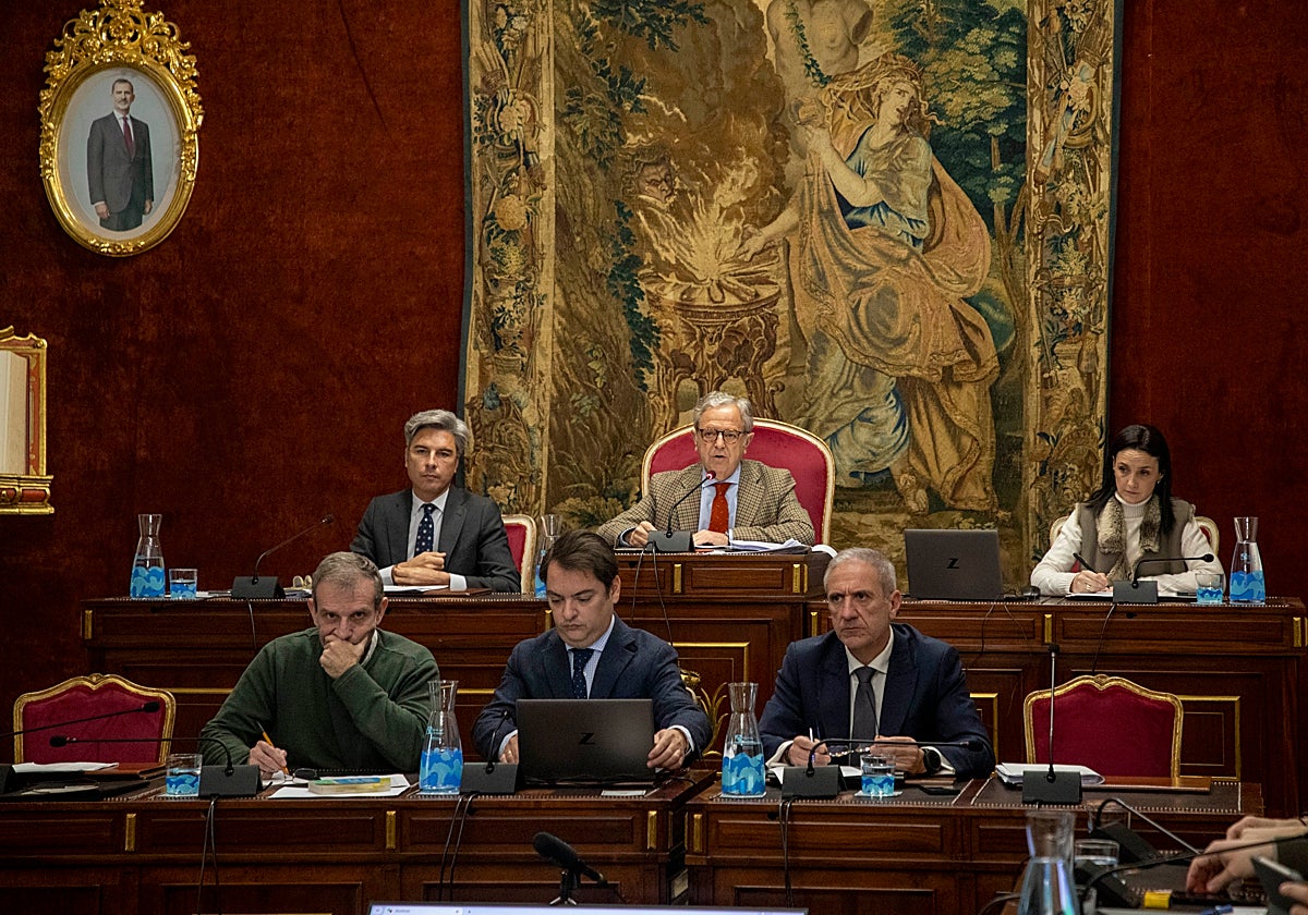 El prersidente de la Diputación, Salvador Fuentes, durante un pleno