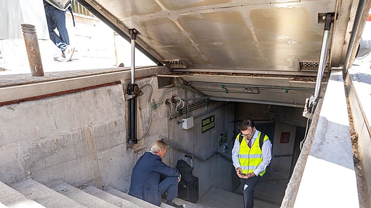 Túnel por donde evacuaron a los pasajeros de los trenes