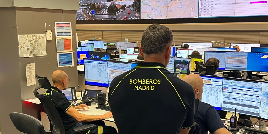 Muere una mujer en un incendio provocado por una vela en su vivienda en Carabanchel durante el apagón
