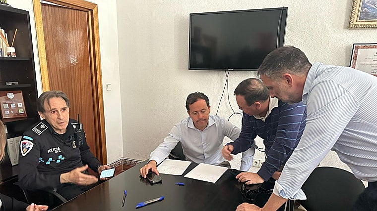 El alcalde de Toledo, Carlos Velázquez, establecía el centro de mando en el cuartel de la Policía Local de Toledo