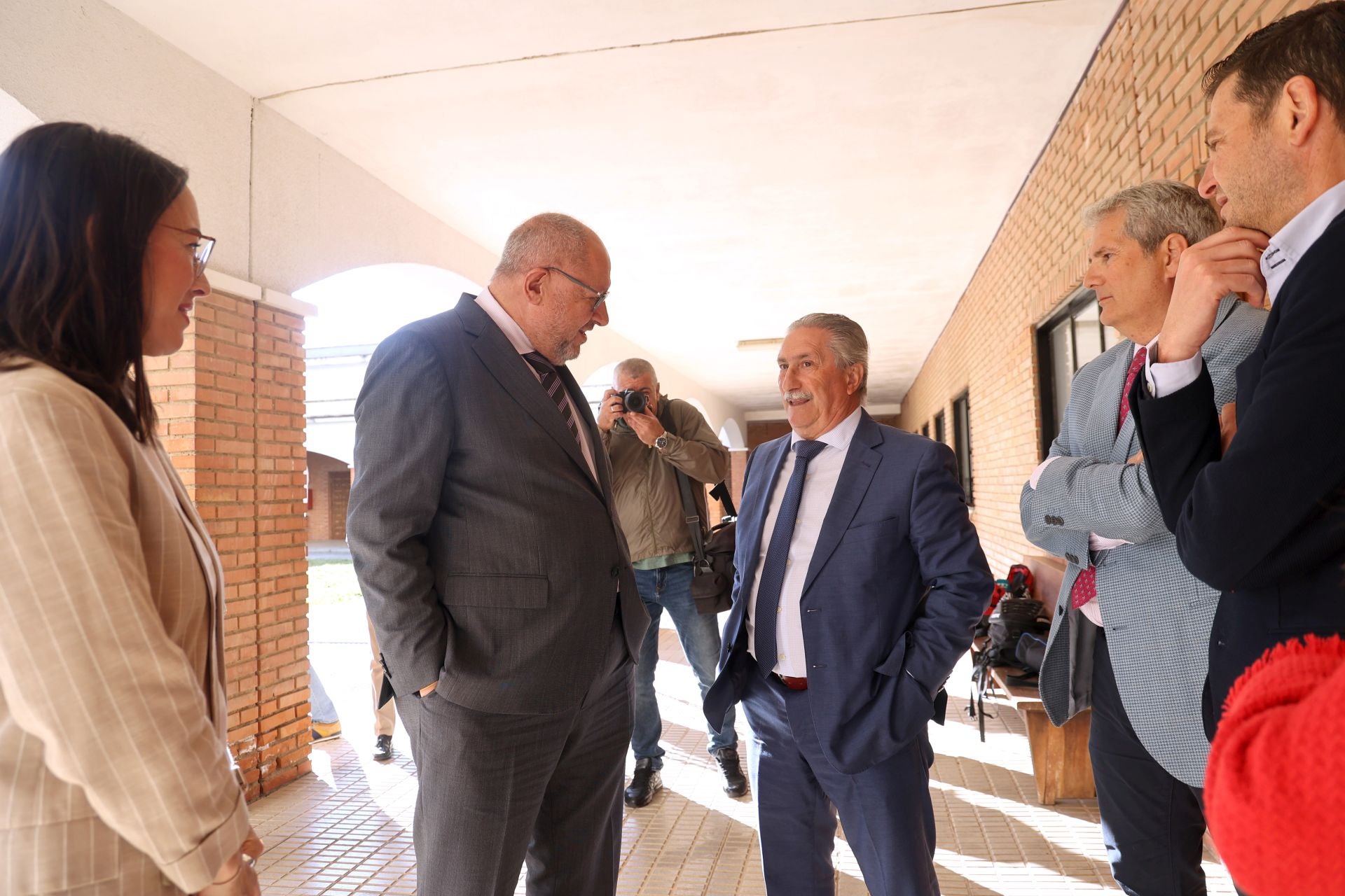 El acto de cesión del emblemático colegio mayor Séneca para ser un centro de FP