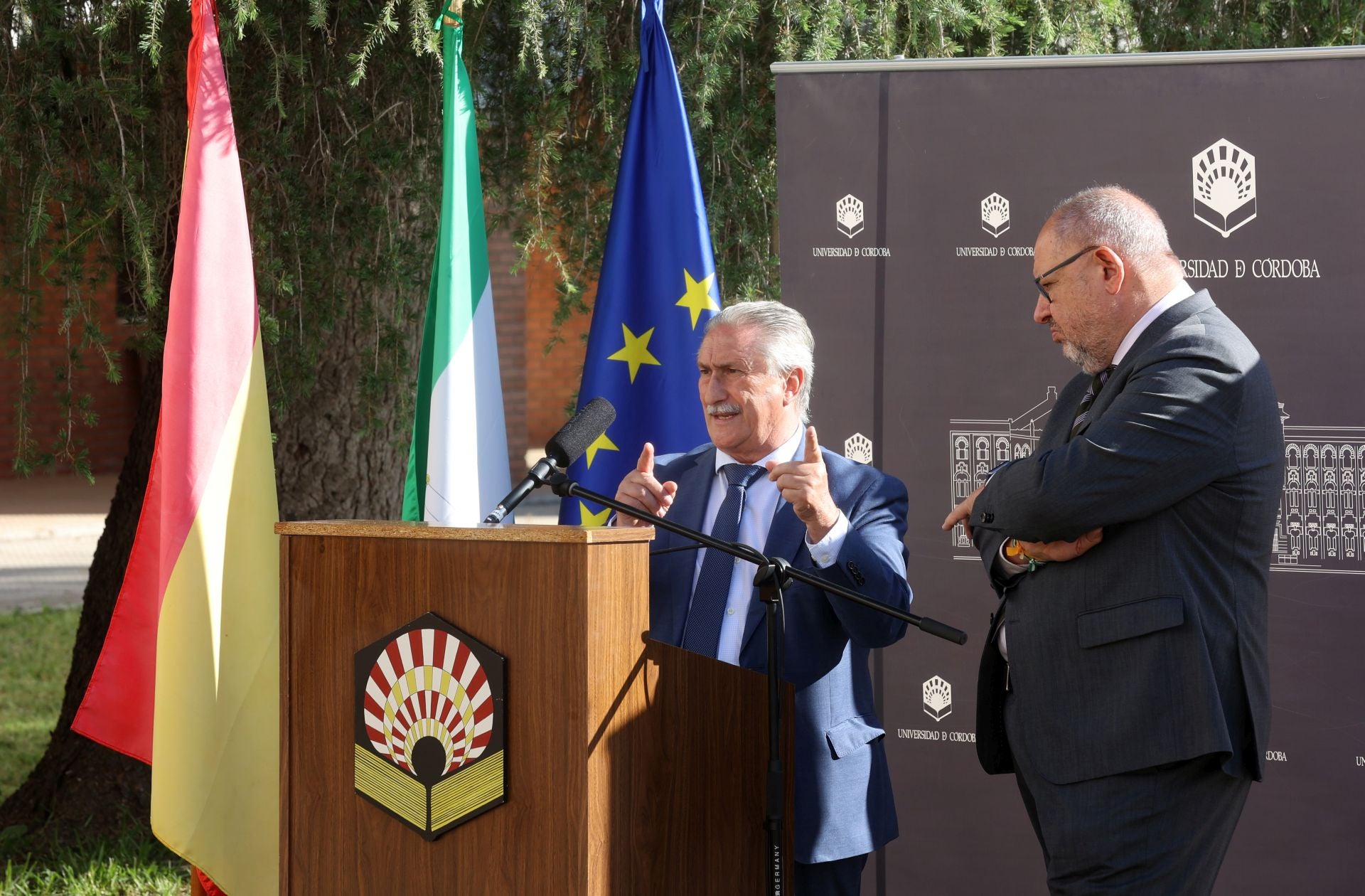 El acto de cesión del emblemático colegio mayor Séneca para ser un centro de FP