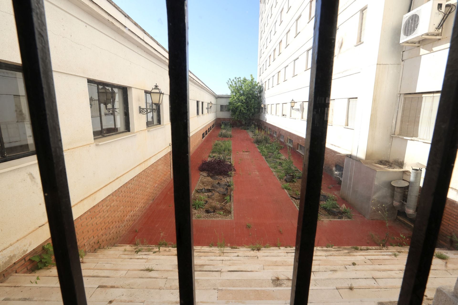 El acto de cesión del emblemático colegio mayor Séneca para ser un centro de FP