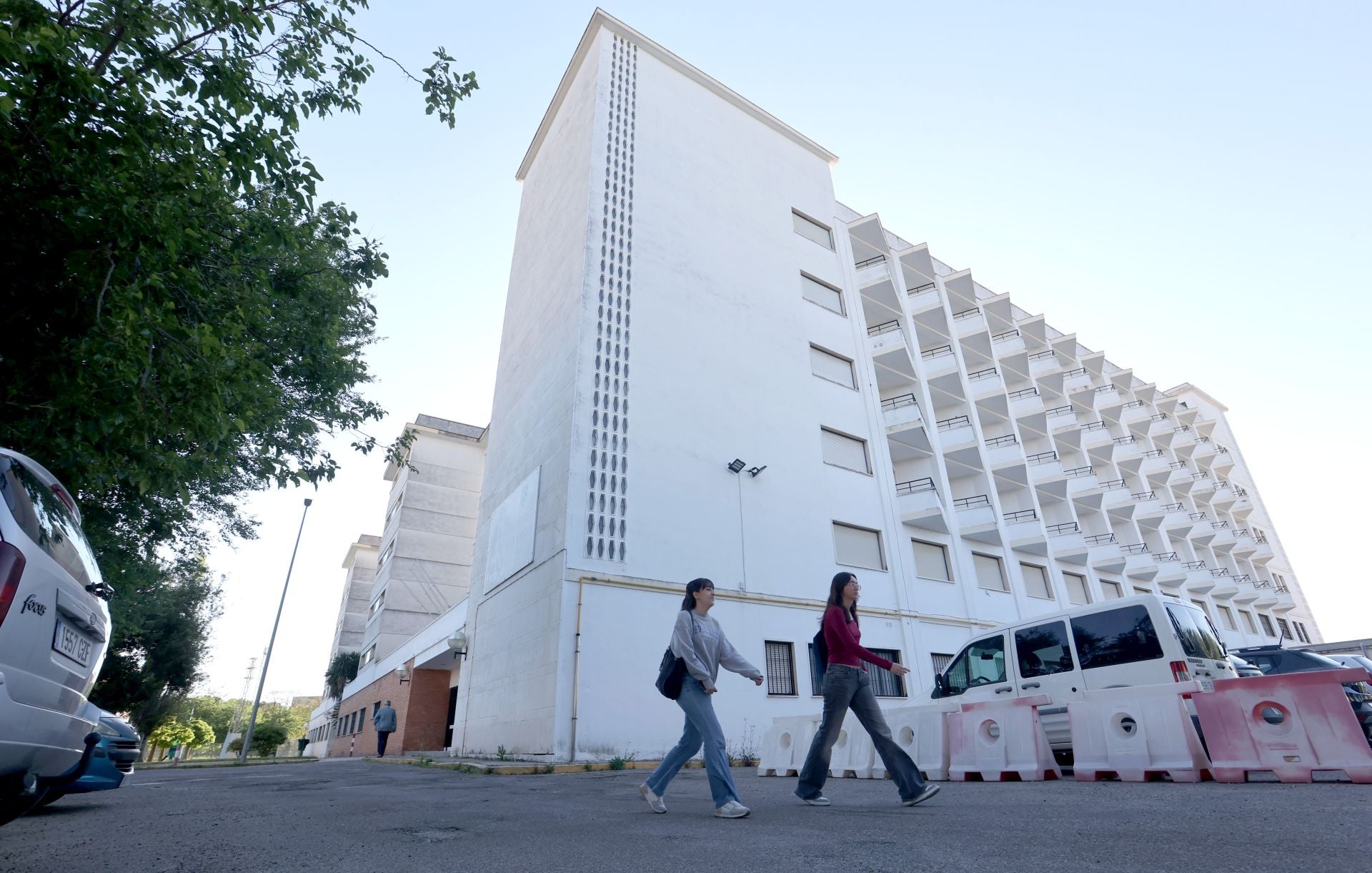 El acto de cesión del emblemático colegio mayor Séneca para ser un centro de FP