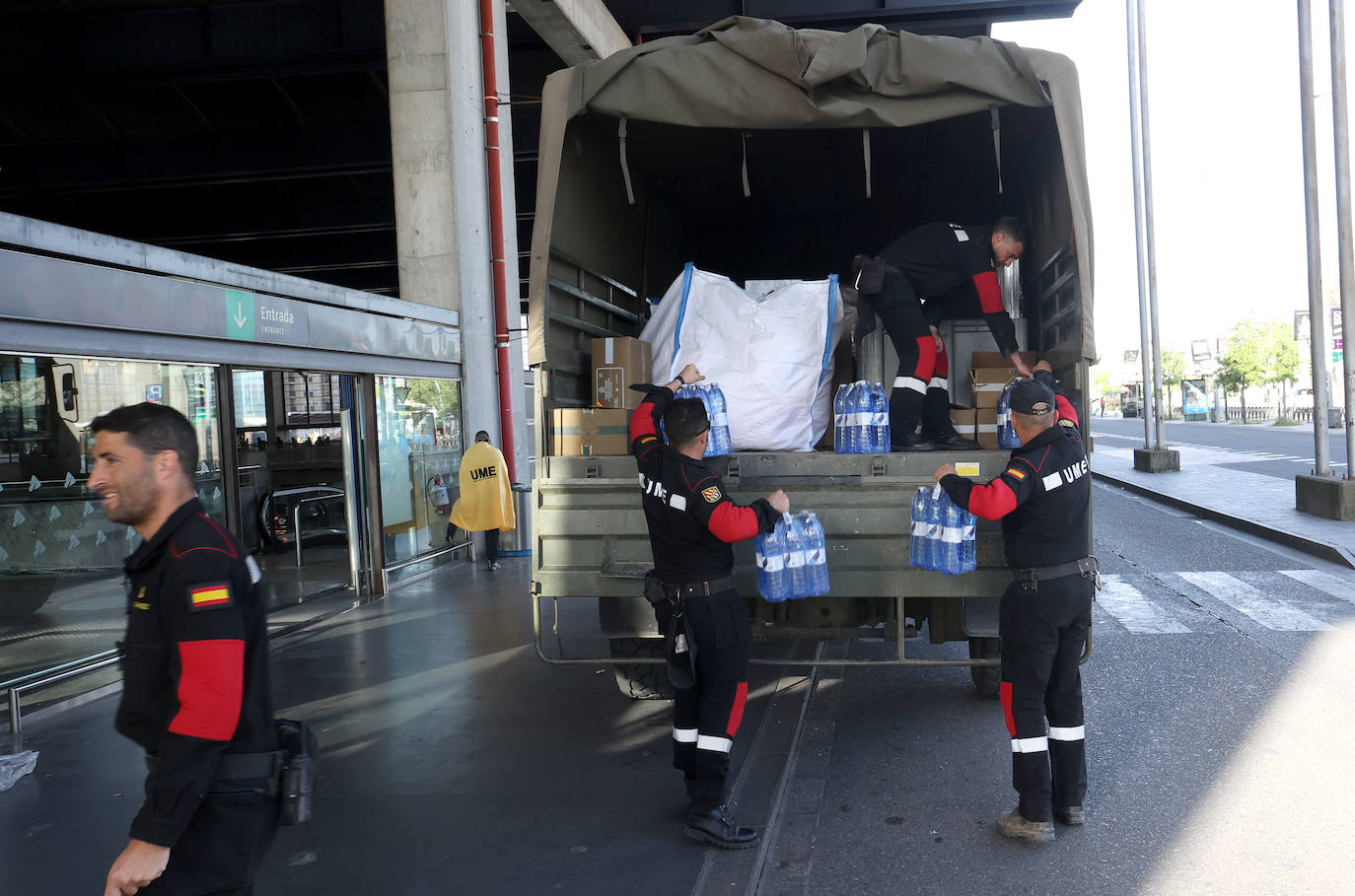 Las imágenes de centenares de pasajeros en la estación de Córdoba tras una noche interminable